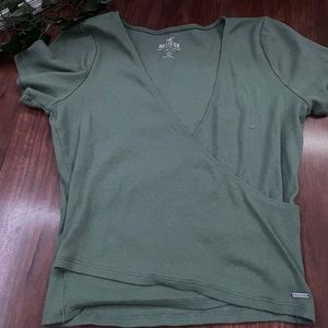 Holiister shirt size large